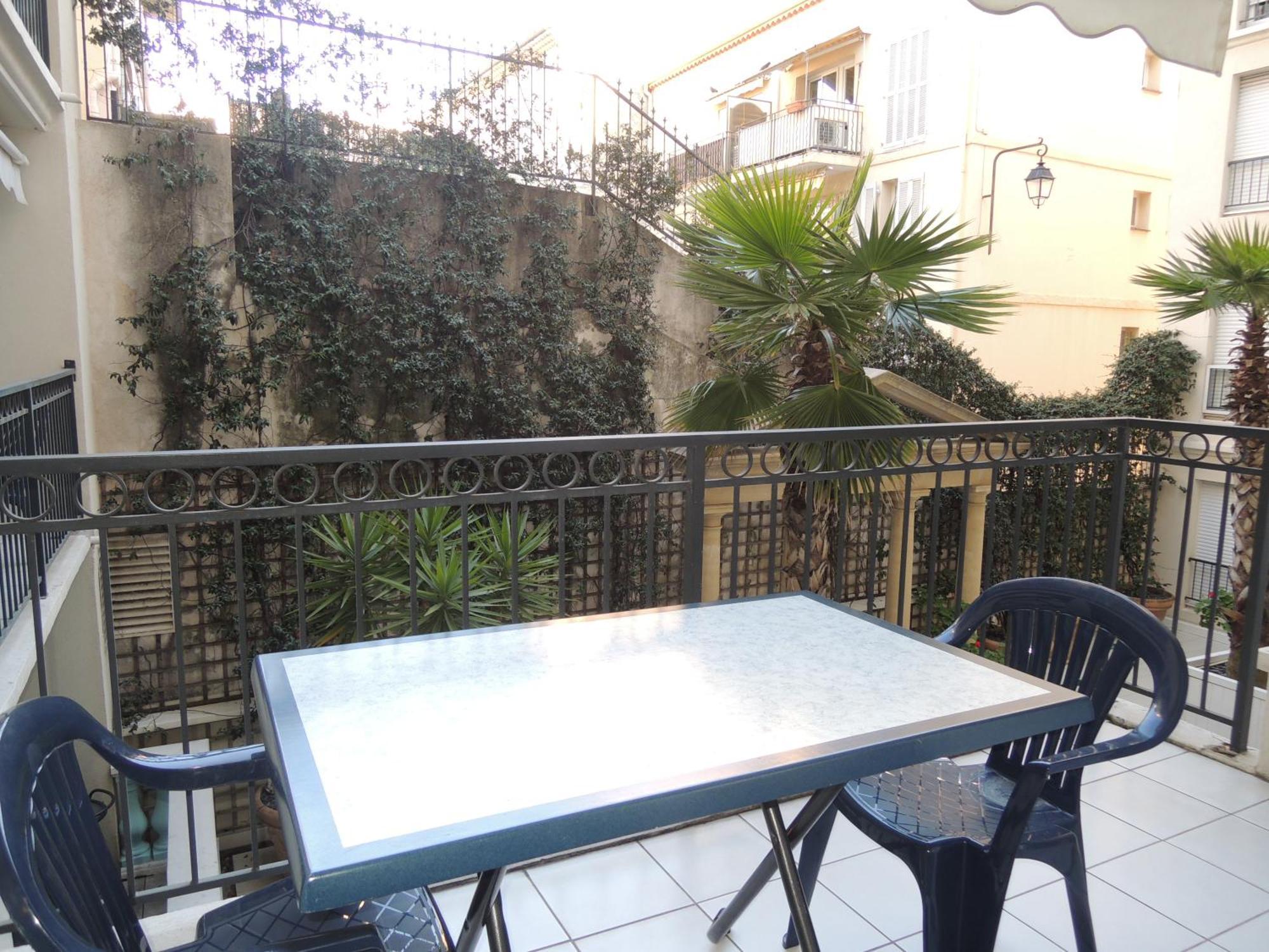Cannes Palazzio Bagian luar foto