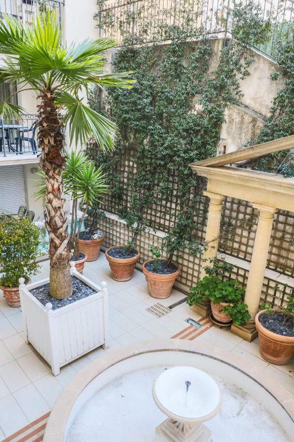 Cannes Palazzio Bagian luar foto